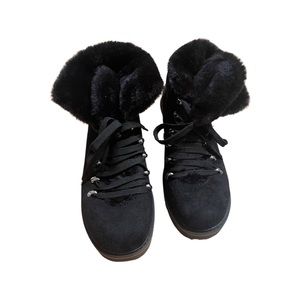 Black winter boots with fur